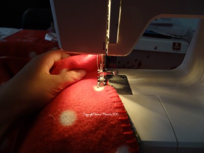 Mes petites mains en train de découvrir les joies de la couture !