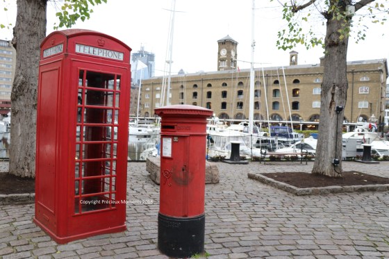 Londres - cabine téléphonique rouge et boite aux lettres poste - copyright PRécieux Moments
